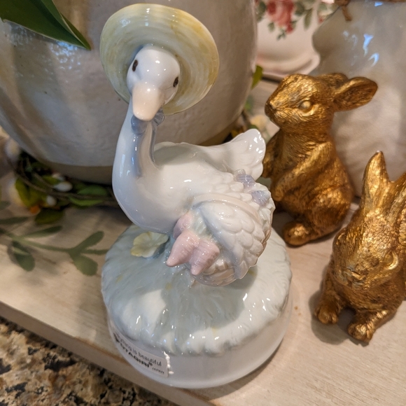 VTG Goose Porcelain Music Box Figurine Otagiri Mother Goose Easter Collectible - Picture 6 of 7